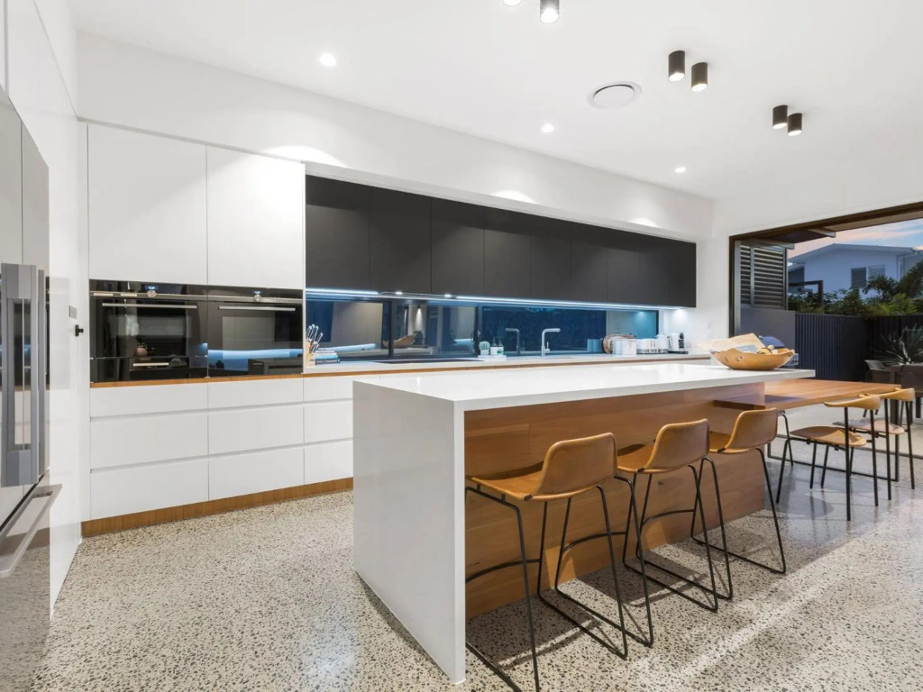 Breeze at Salt - Beachside, Heated Pool, Wheelchair Access
