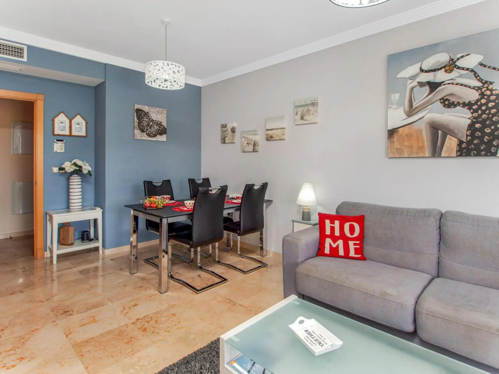 2091- Apt close from all amenities