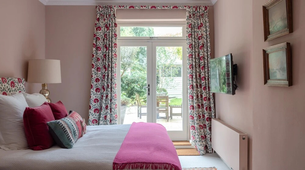 JOIVY Elegant 3-Bed Flat W/ Private Garden In Notting Hill