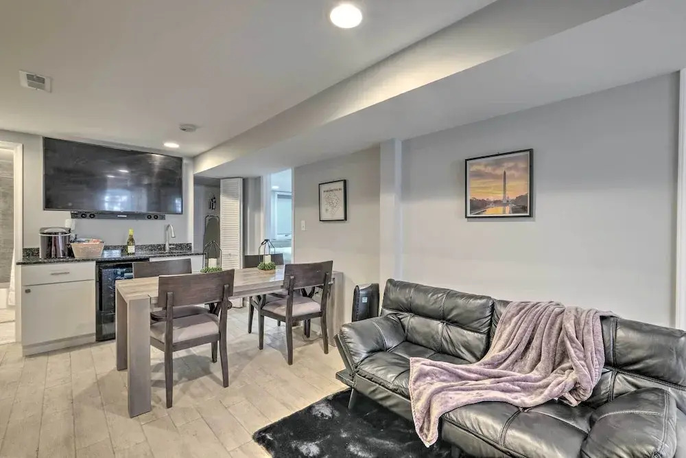 6 Mi to National Mall: Modern DC Apartment!