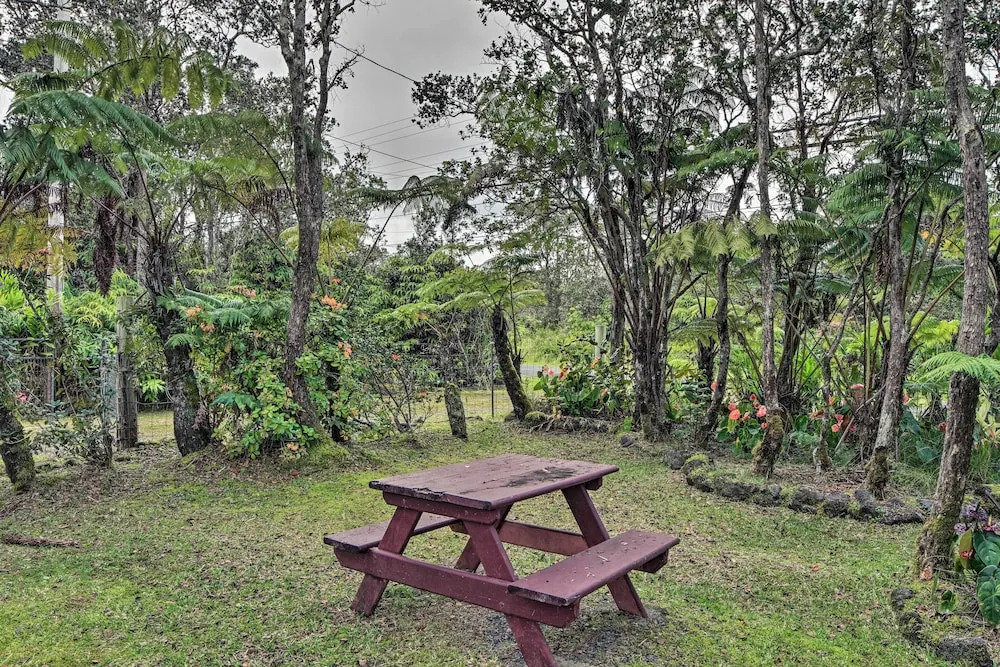 Tropical Volcano Bungalow < 4 Mi to Nat'l Park!