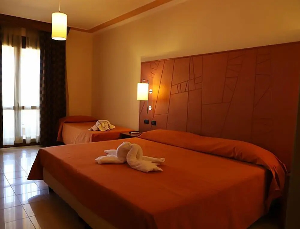 Laghi Room Only