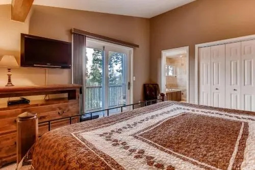 Fox Run 5 Br home by RedAwning