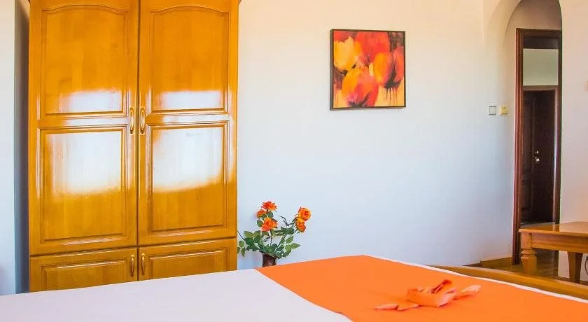 Elegance Hotel