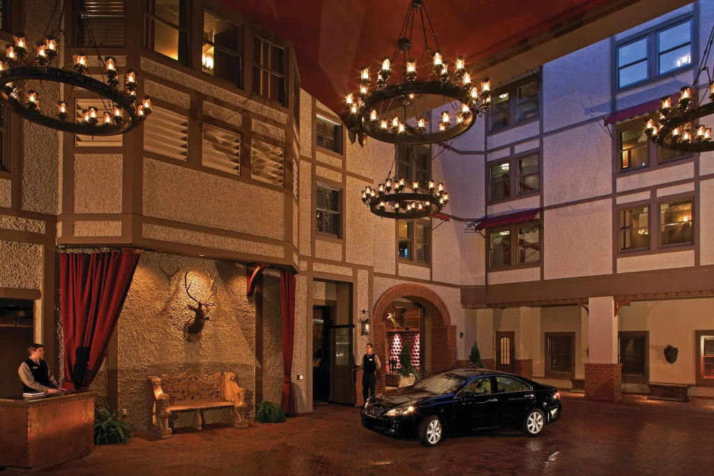 Grand Bohemian Lodge Asheville, Autograph Collection