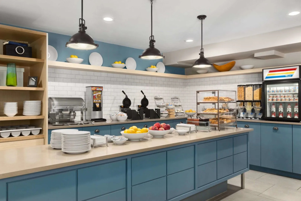 Country Inn & Suites by Radisson, Pierre, SD