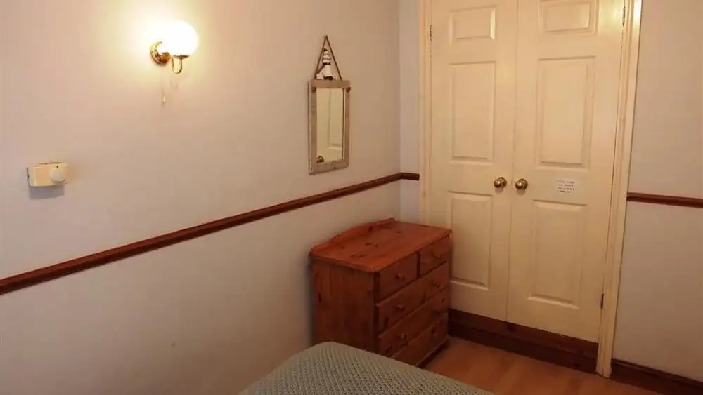 Strandways Court 8
