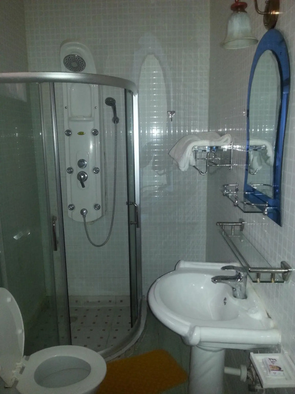 Cari Hotel