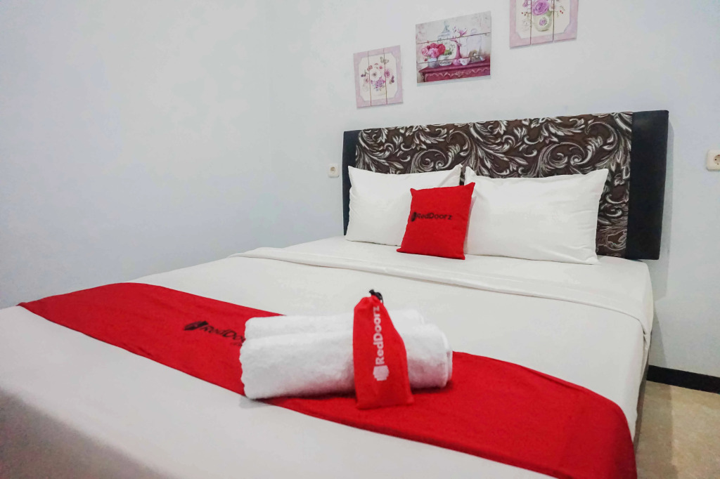 RedDoorz near Velodrome Malang 2