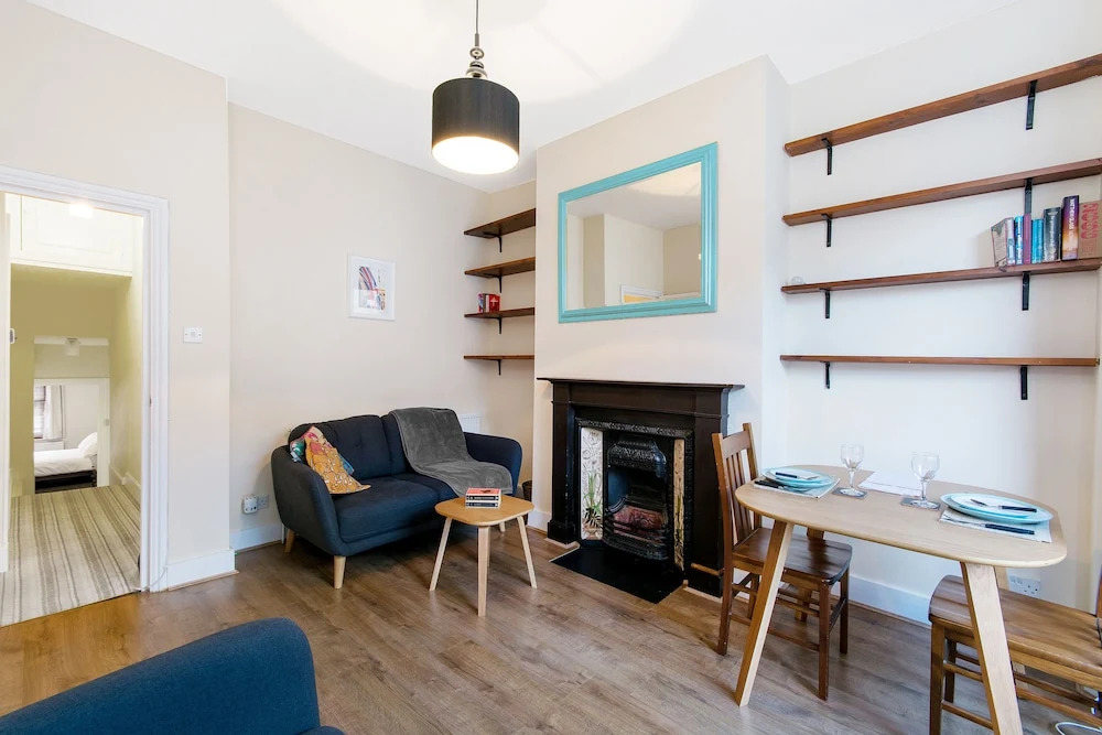 Simon Apartment - London Launchpad