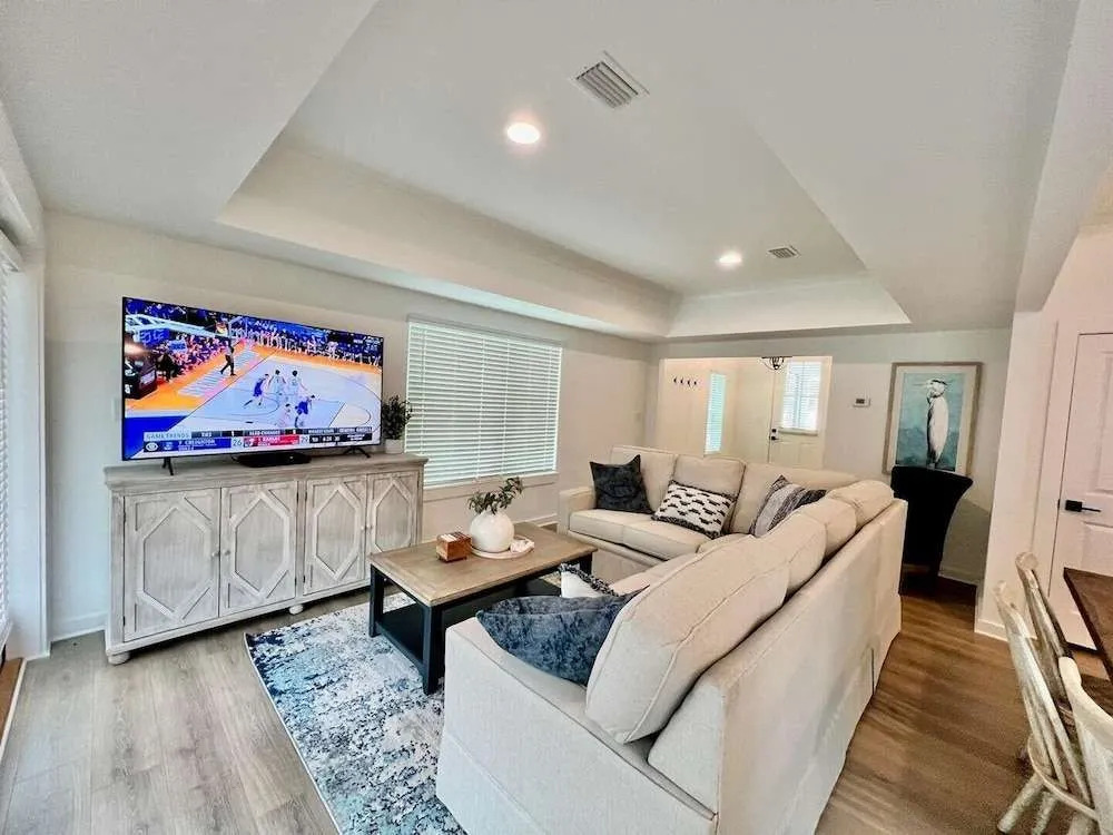 Beautiful 3br/2.5ba w/ Kayak Access, Sleeps 10
