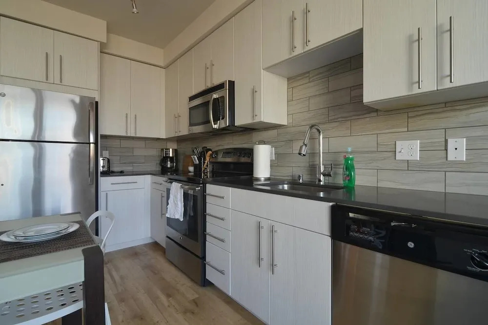 Belltown Pike Place Suites by Luxe Hubs