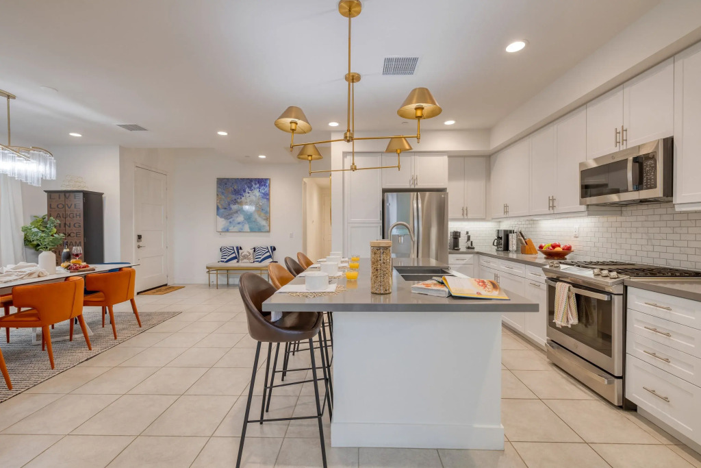 Sunburst by Avantstay Lakefront + Mountain Views