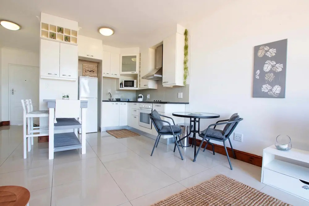 Romantic Beachfront Bachelor