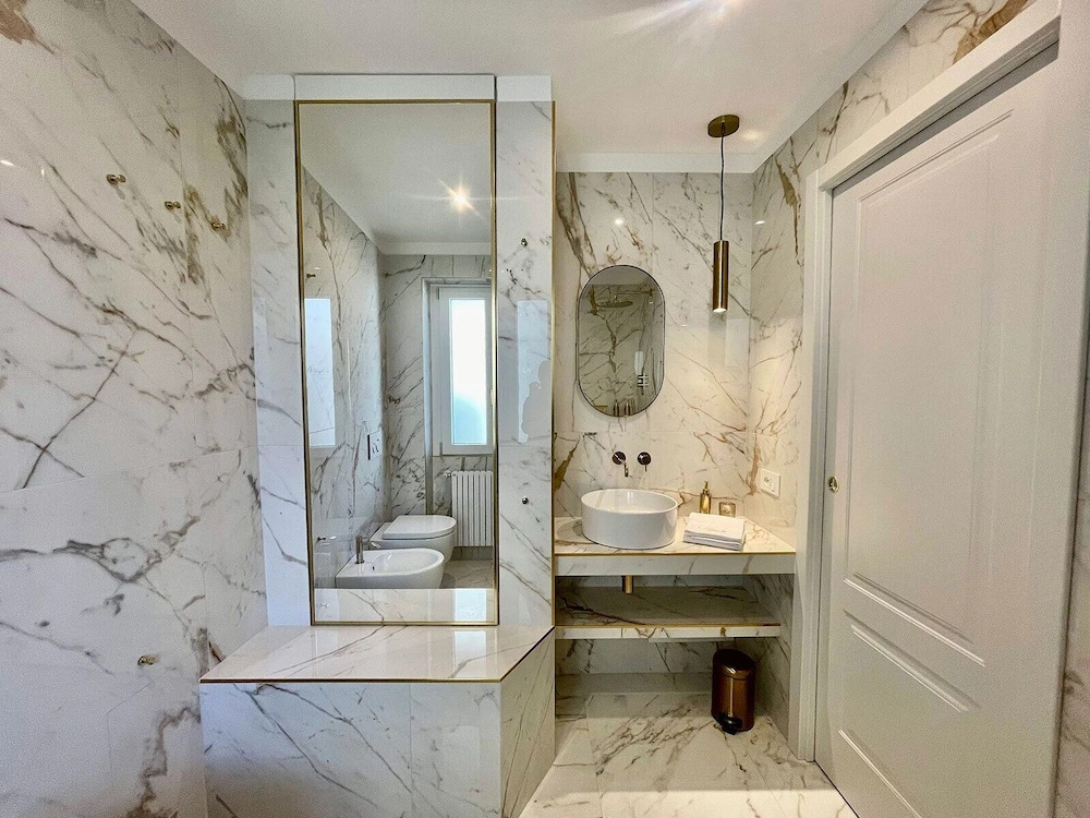 Bellagio Luxury Suites Apartments