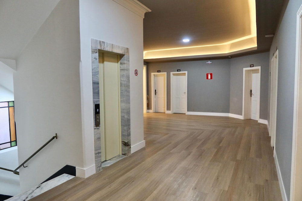 B.Hotel Economy 888