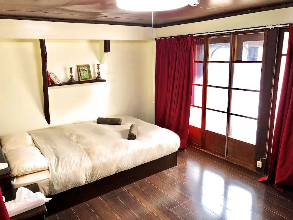 Gojo Paradiso homes restaurant and bar - Hostel
