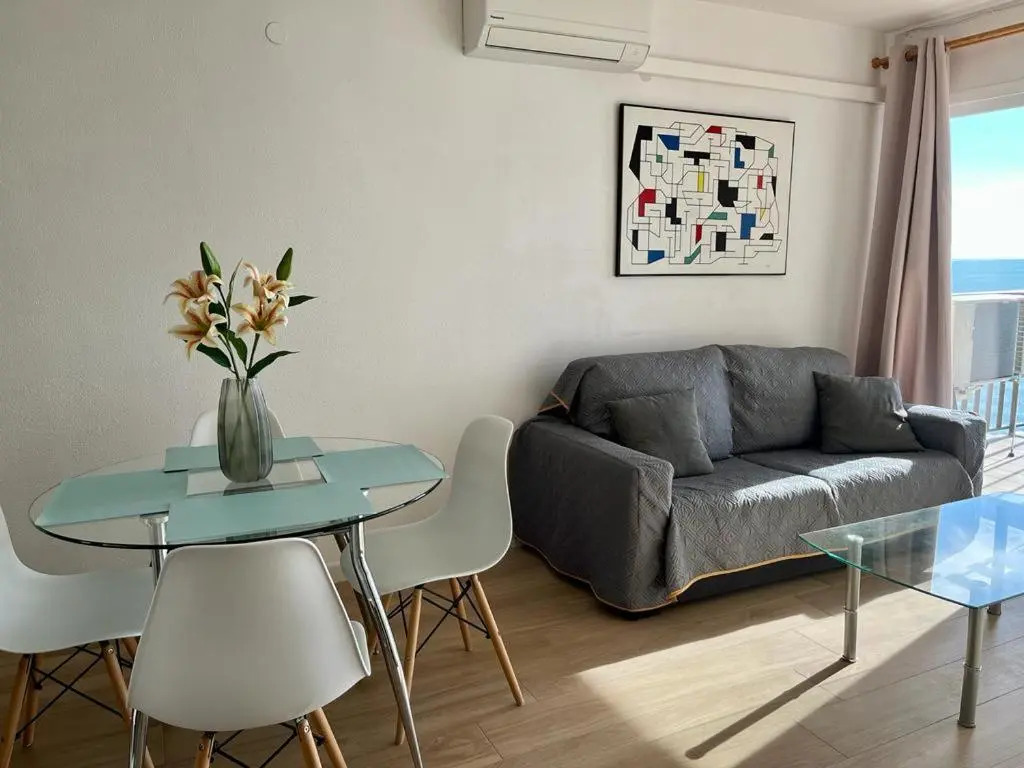 Apartamento frente al mar en Calpe con parking para 4 personas