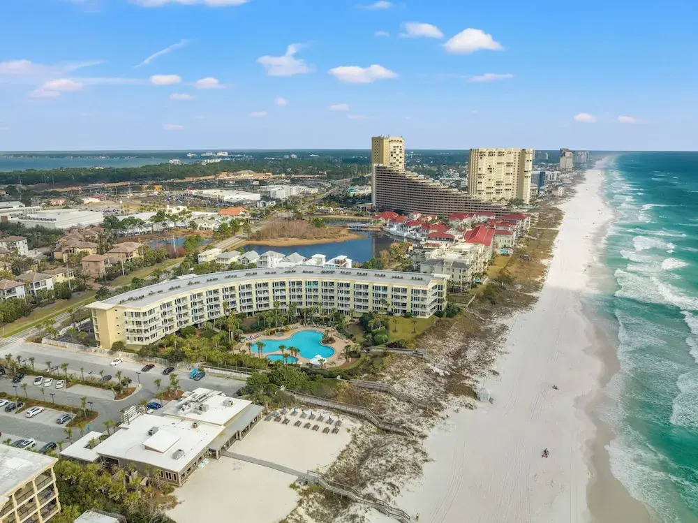 Elegant 4BD 4Ba with Stunning Ocean Views and direct Beach & Pool Access