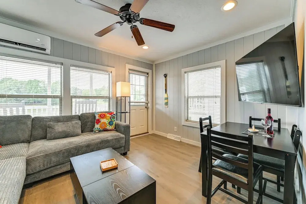 Waterfront Living & Resort Perks! Lake Norman Stay