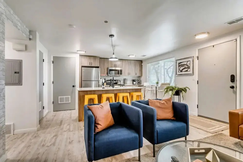 Convenient 2BR Apt w Parking Near Downtown SLC