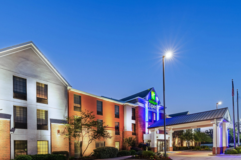 Holiday Inn Express & Suites Sulphur - Lake Charles by IHG