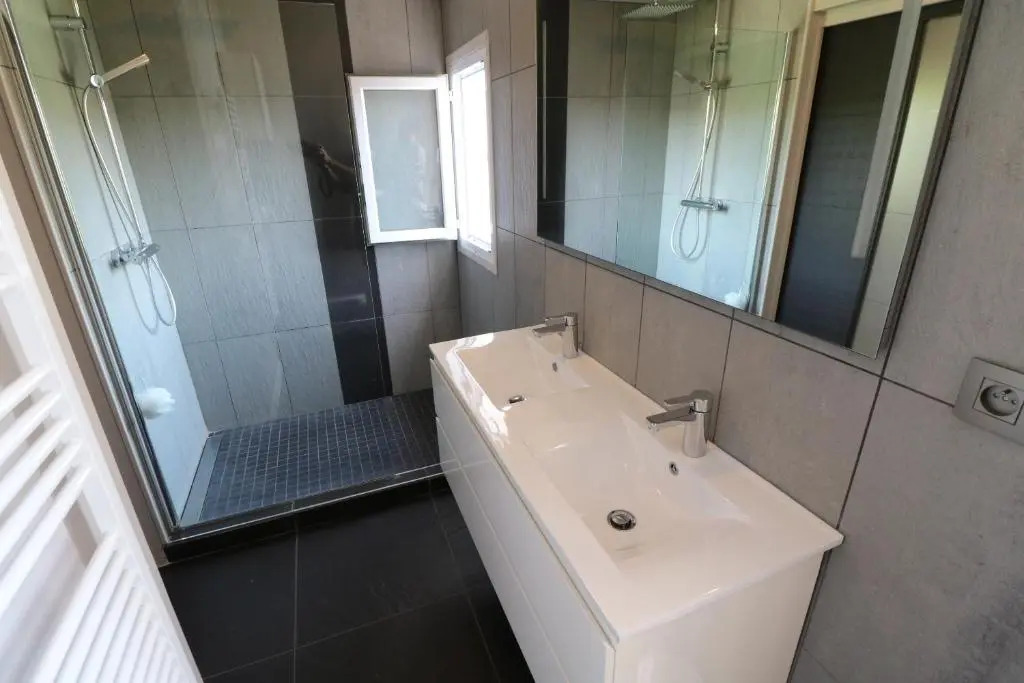 Quality 2 Bedroom 9 Mins From the Palais 342