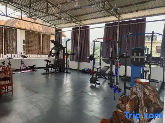 Mengla Yishang Business Hotel