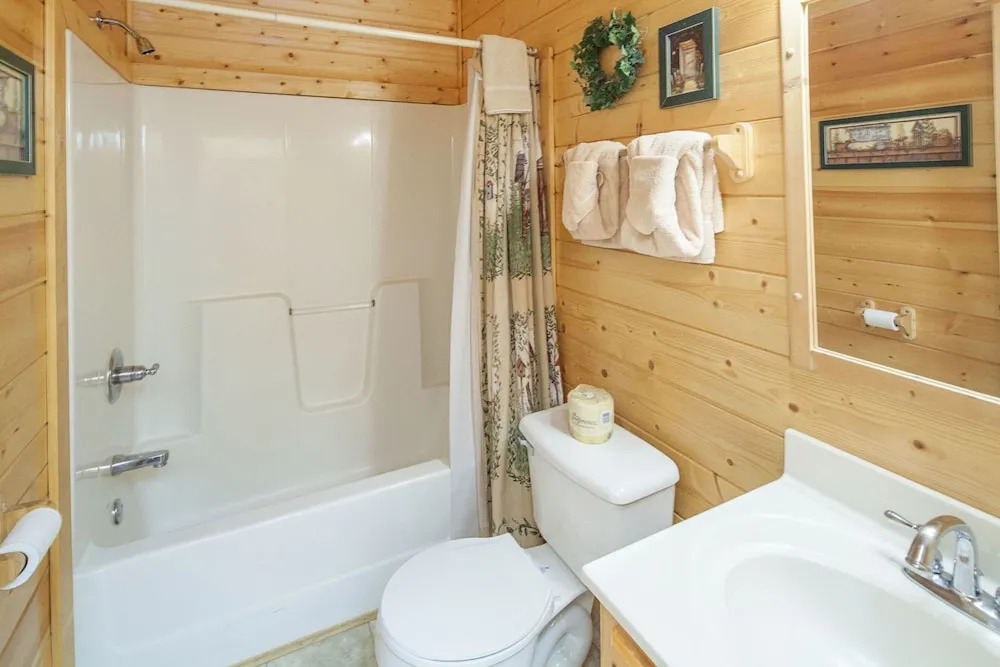 Bear Right Inn by Heritage Cabin Rentals
