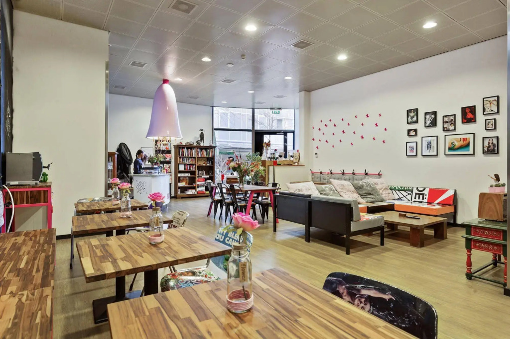 Hostelle - Caters to Women