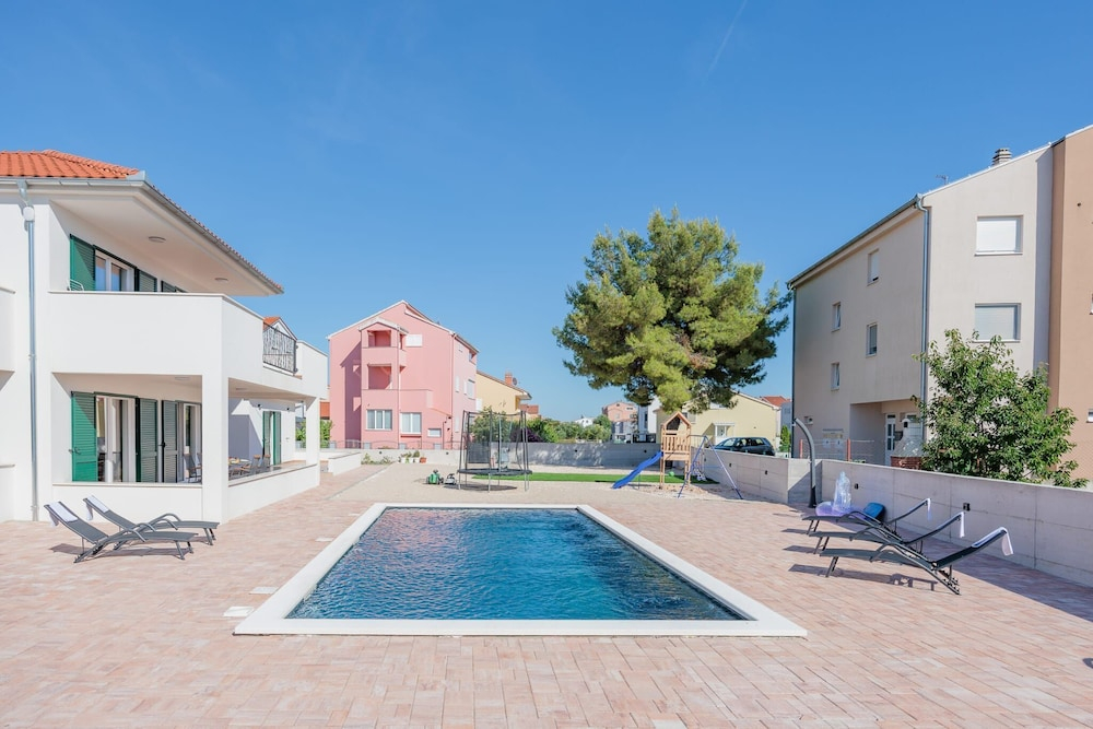 Apartments Labar