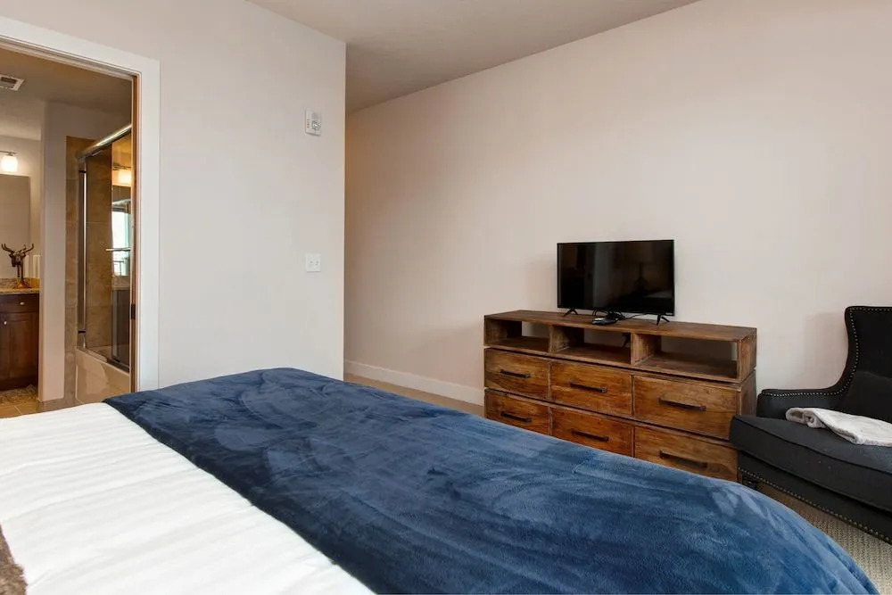 Park Lane South Apartment 6169 by RedAwning
