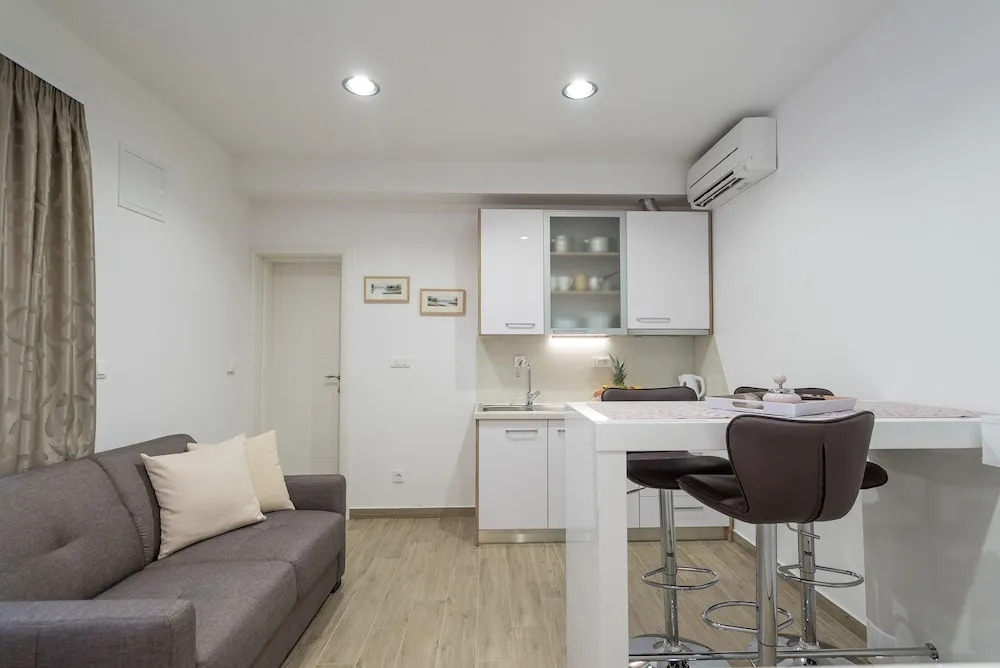 Drop In Split Luxury Suites