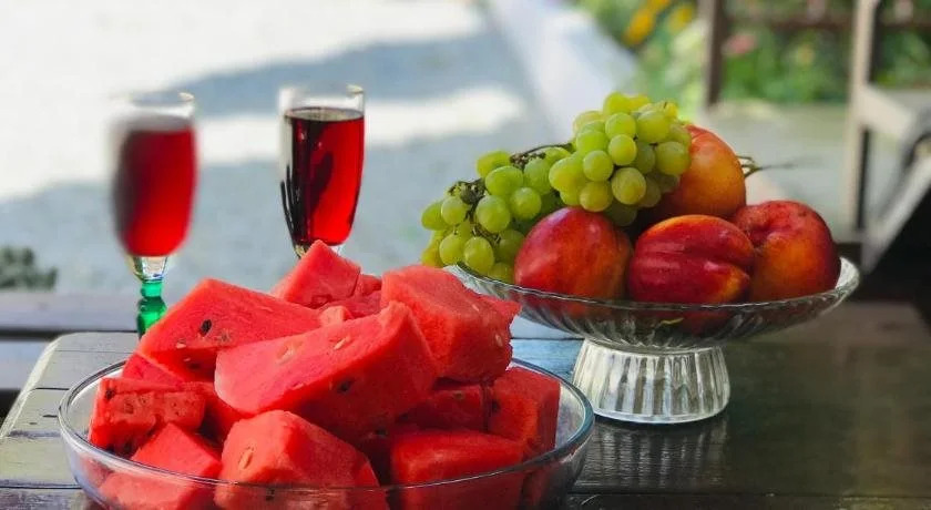 У реки