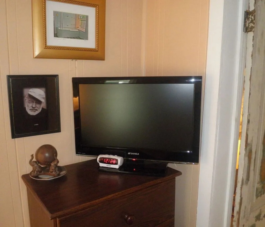 Old Carrabelle Hotel Captains Quarters Suite