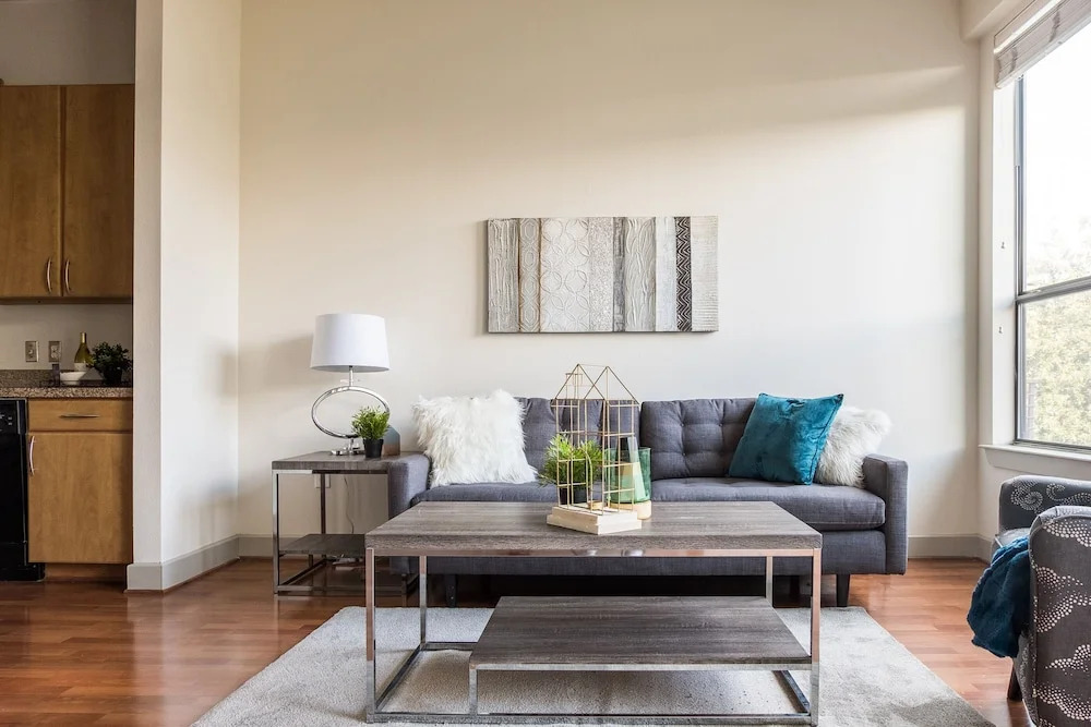 1 BR Apt near Dining Shopping Nightlife by Frontdesk