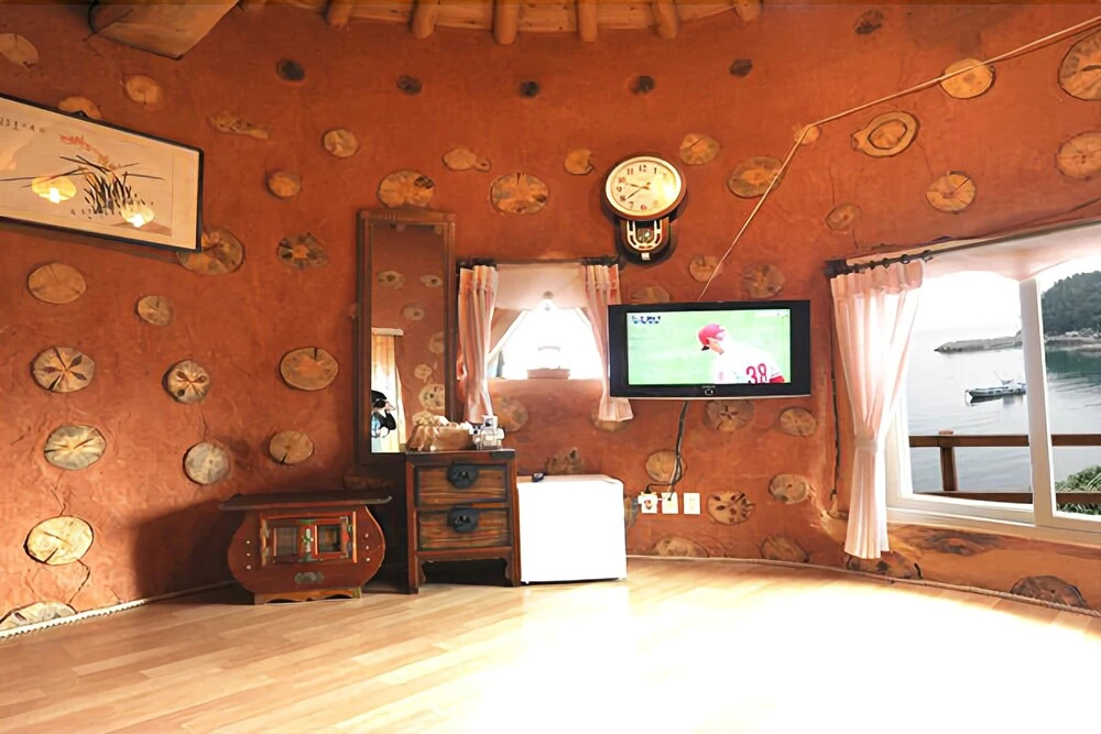 Yeosu Hyangilam Heukjip Pension