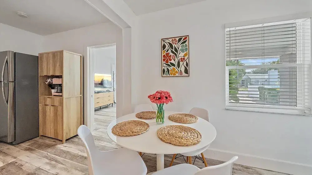 Urban Nest On 8th 4 Bedroom Home