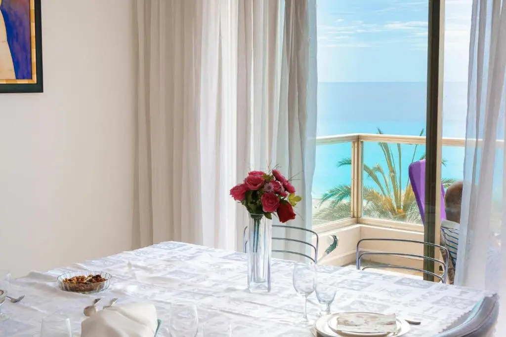 Like in a Boat , 2BR 2BA with big balcony in front of the sea