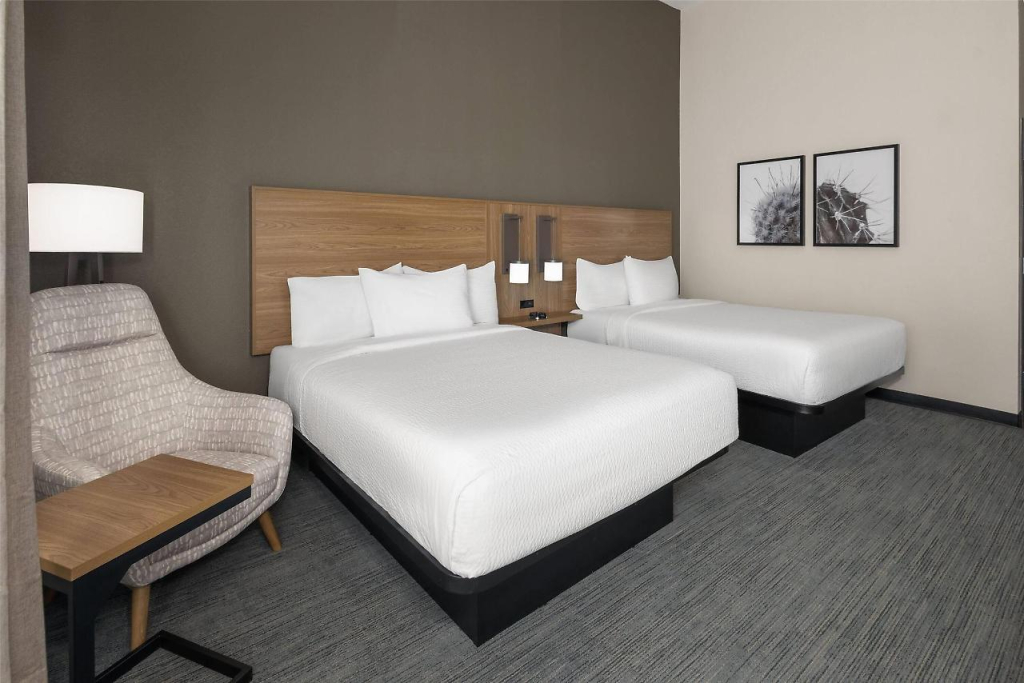 La Quinta Inn & Suites by Wyndham Phoenix West / Glendale