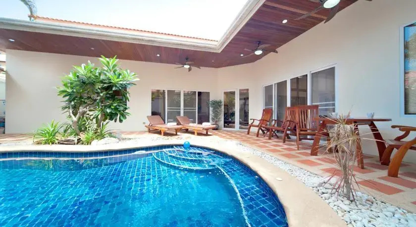Pratumnak Pool Villa 1C