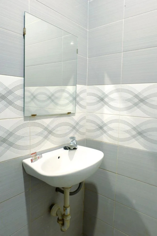 OYO 693 Hotel Safara