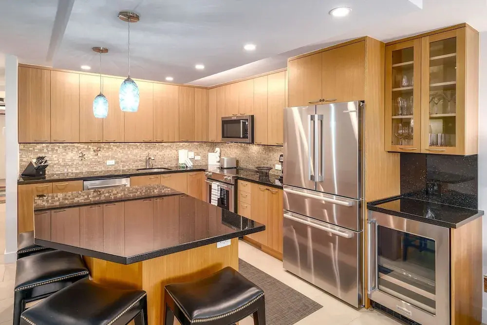 Kamaole Sands 1-307 - Prime Location, Stunning Renovation, Large Lanai, New AC