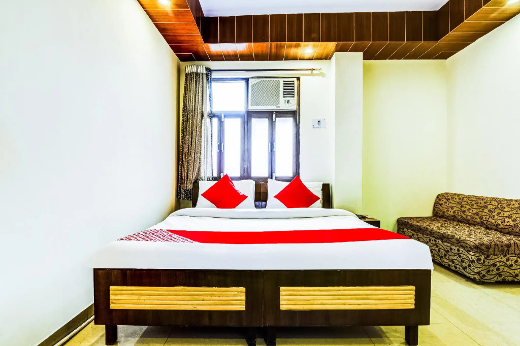 Hotel O Vishwakarma Palace