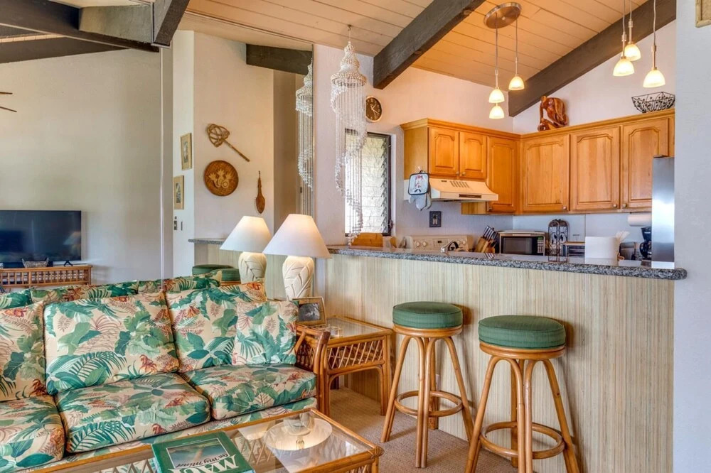 K B M Resorts- Nap-c37 Gorgeous 2bd, Ocean View, Easy Access to Parking, Pool and Beach!