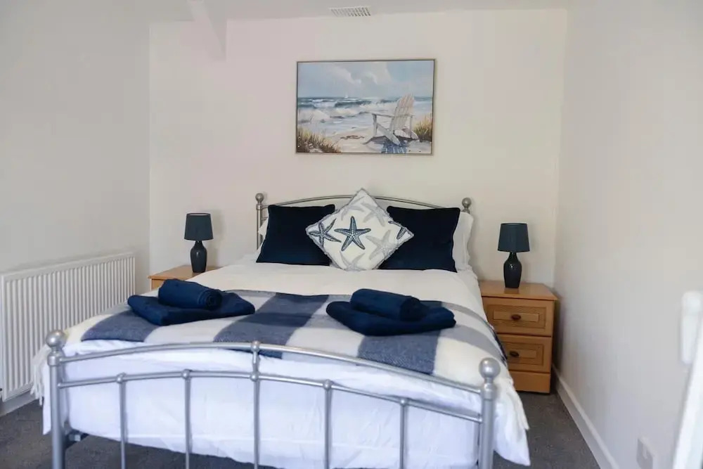 4 Guests - Pet Friendly - Fireplace - Parking