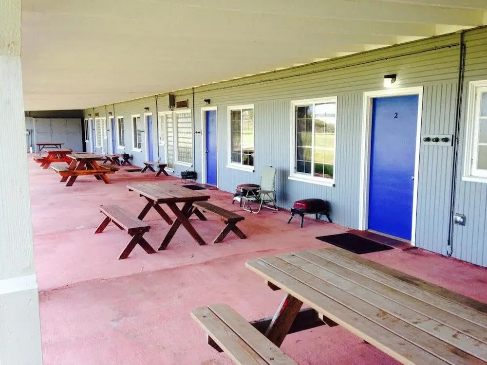 Tillicum Beach Motel - Formerly Deanes Oceanfront Lodge