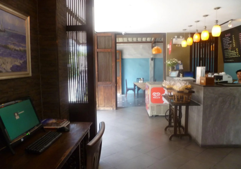 La-Mer Hostel