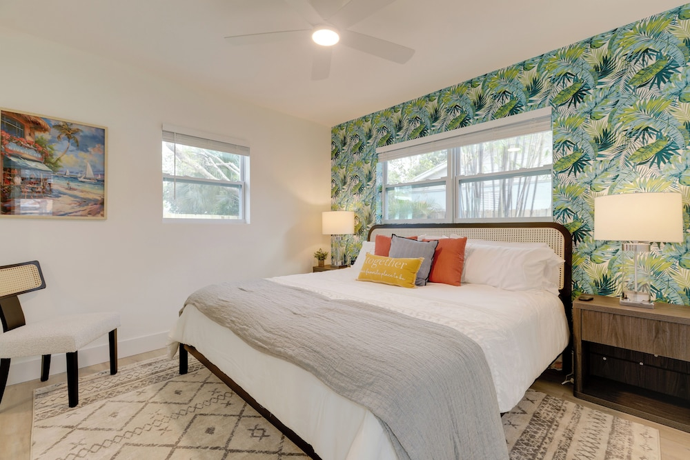 Hot Tub & Courtyard Access! North Palm Beach Home