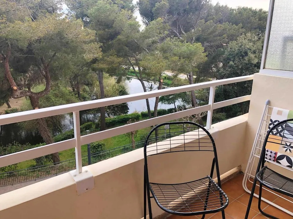 Studio in Six-Fours-Les-Plages, with Wonderful Lake View And Furnished Balcony - 200 M From the Beach
